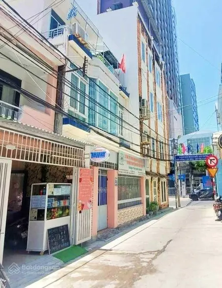 Nhà 2 tầng hùng vương, ô tô quay đầu, cách biển trần phú 200m