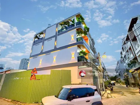 Nhà phố sân vườn rất nhiều cây xanh mát mẻ trục đường huỳnh tấn phát khu dân cư dân trí cao
