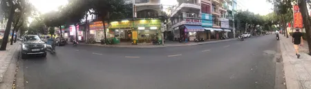 Sang nhượng MẶT BẰNG trung tâm Nha Trang  Diện tích sàn 150m * 3 tầng cộng sân thượng. 👉Tổng dt 520 m2, lô góc mặt tiền 25m2 💵💵💵 Giá sang 2 trăm triệu bao gồm bàn, ghế, tủ,... 💗 Giá thuê 60tr/ tháng