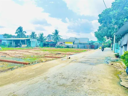 Đất 754m2, (thổ cư 82m2). mt nhựa vào 50, đường xe tải đậu, làm nhà vườn, kho xưởng quá rẻ luôn ạ