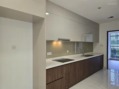 Bán rẻ căn hộ brilliant, 127m2 3pn + 2wc, nội thất cơ bản, giá bán 8.3tỷ (bao gồm sổ 102%)
