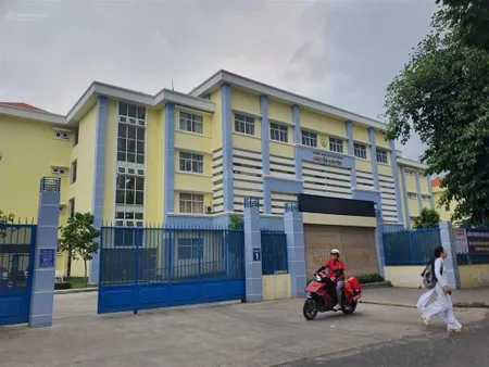 Chính chủ cần bán đất tặng nhà thành thái q10 xe hơi đỗ cổng sát mặt tiền cấp 4 tiện xây mới