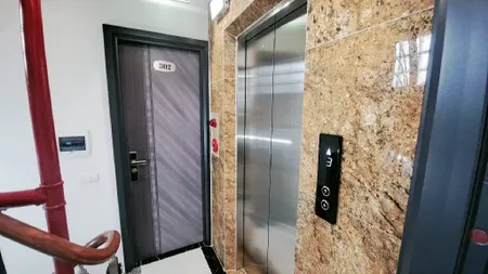 GÀ ĐẺ TRỨNG VÀNG  - TT CẦU GIẤY  - 45M CHDV MỚI CỨNG - 7 TẦNG - THANG MÁY