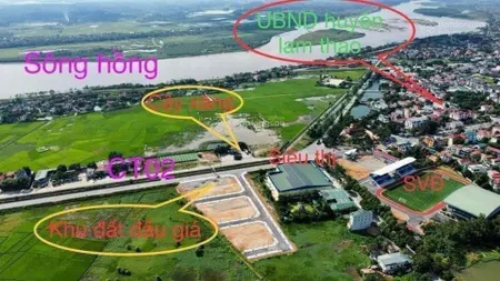 Chính chủ em bán ô đất 100m2 ở mặt tiền đường ql32c gần ubnd, siêu thị aloha, ngân hàng kho bạc.