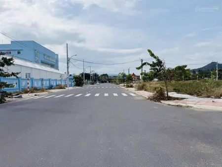 Cần bán vài lô đất tđc ngọc hiệp nằm trục đường chính 20m đối diện khu công nghệ cao
