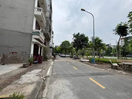 Bán đất tđc giang biên, vỉa hè view công viên.dt 120m2, mt 6.8 m. giá 25.8 tỷ.
