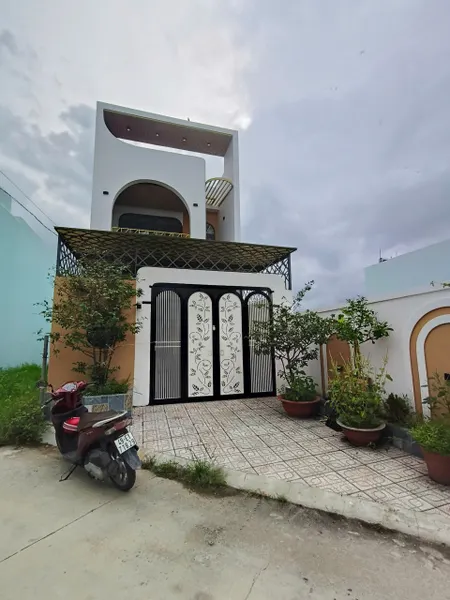 Bán nhà 2 mặt tiền 196m2 ấp Xoài Đôi, Long Trạch, Cần Đước, cách DT835 chỉ 900m, nhà mới hoàn công đủ