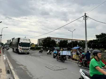 Chính chủ bán kho xưởng mặt tiền quận 12, rộng 1400m2, ngang 33x59m, có khu văn phòng + khu xưởng
