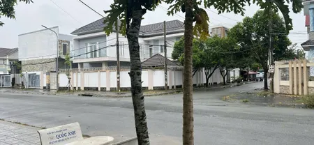 BIỆT THỰ 555M2 GÓC 2 MẶT TIỀN ĐƯỜNG NHỰA KDC CHỢ CHÙA PHƯỜNG PHÚ TÂN