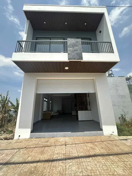 Mặt tiền phố, thuận tiện kinh doanh, buôn bán