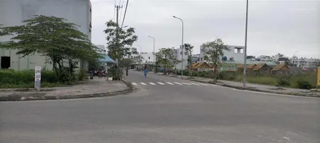 Góc 3 mặt tiền 550m2 vỉa hè 6m kinh doanh cho thuê nhà hàng 100tr giá bèo 13,x tỷ