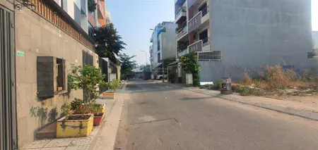 Bán 187m2 đất thổ cư, shr, sổ sẵn, đối diện đầm sen quận 11