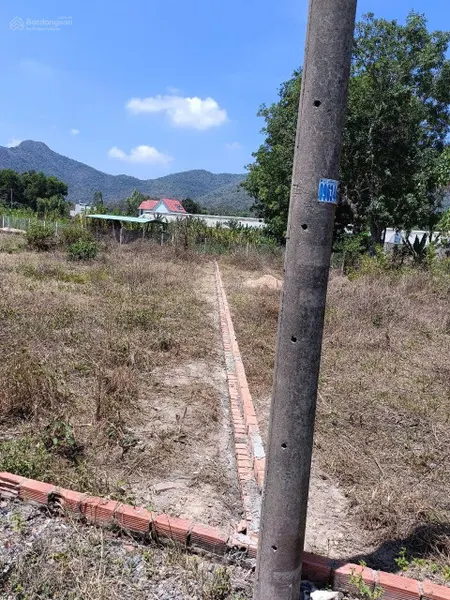 Bán đất 325.8m² ngang 10m giá 1.85 tỷ Xã Châu Pha
