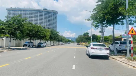 125m2,vuông đẹp 2 mặt tiền biển, trục kinh doanh, 12 phòng chỉ 14.8 tỷ nguyễn tất thành, thanh khê.