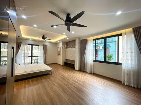 Bán nhà quần ngựa , liễu giai vỉa hè ô tô tránh, 70m2 6tầng mt 4m 23 tỷ