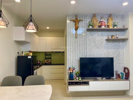 Bán gấp căn 2pn 2wc 62m2 gồm full nội thất, ban công hướng ngoại khu