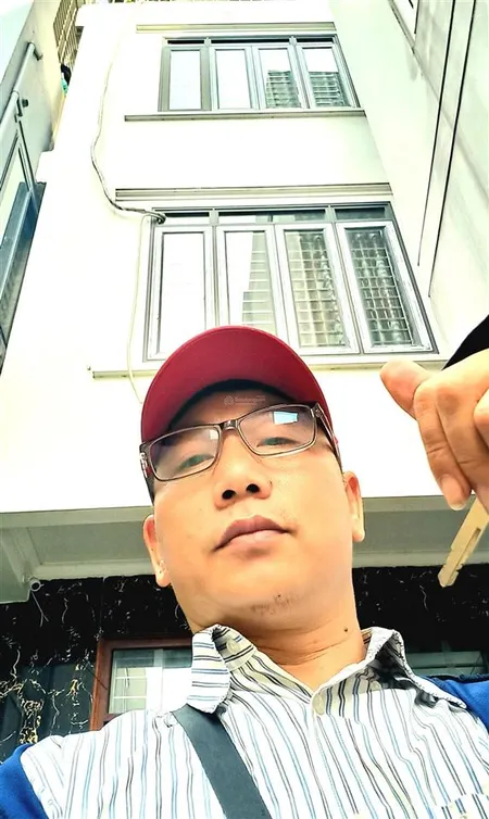 N.hà 5 tầng dt 42m giá nhỉnh 5 tỷ khu phân lô ngọc hồi . ô tô đỗ cổng