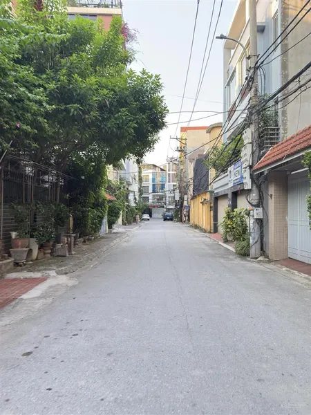 Bán nhà phố nguyễn văn cừ nguyễn sơn ô tô tránh vỉa hè thông số vàng quân long biên.