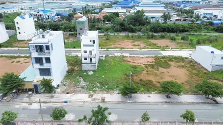 Đất mặt tiền thổ cư, view hồ , 2,375 tỷ, 105m2, sổ đỏ đầy đủ