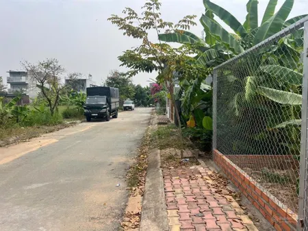 Hàng hiếm ngay tp.hcm cách mặt tiền quốc lộ 13 1km (10x23) 230m full thổ sổ sẵn đường nhựa 10m