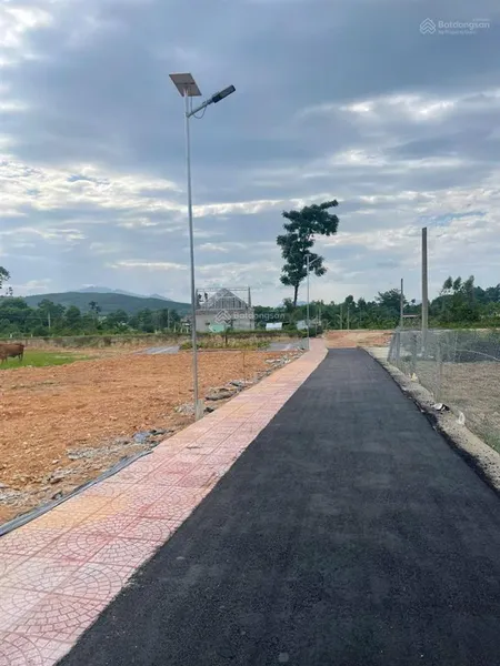 Hoà tiến sát lộ lớn cách ubnd hoà vang chỉ 3km đường 6m oto vào tới noi 2 mặt tiền 140m2 bán gấp