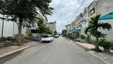 Bán lô đất ngay đường vĩnh phú 32 dt 125m2 shr, đường rộng 6m cách chợ vĩnh phú 1km,full thổ cư.