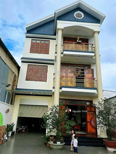 Nhà 3 tầng mặt tiền trần thị điệu quận 9 ngang hơn 10m trục chính sầm uất kinh doanh đa ngành