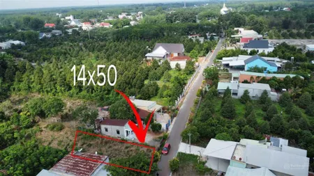Bán lô đất mặt tiền đường nhựa ngay trung tâm