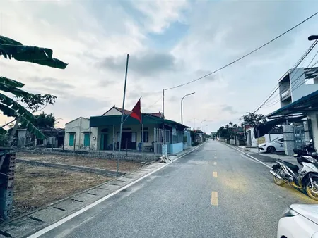 Mặt đường trục thôn xã bát trang kinh doanh buôn bán đẹp