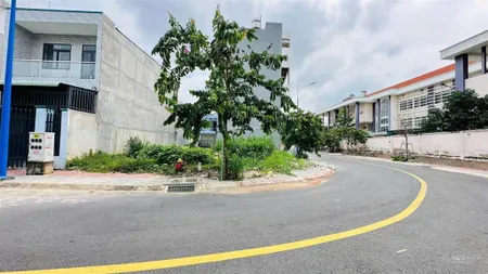 Muốn bán lô đất gần trung y tế thành phố dĩ an đường đông an 85m2 shr full thổ ra đường dt743b 200m