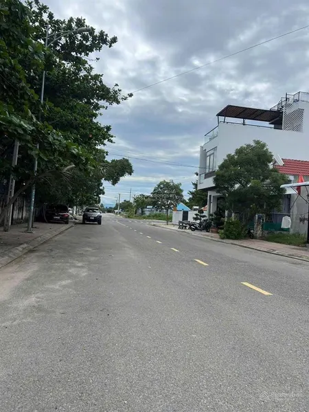 Tổ 14tt vạn giã (kkt vân phong)mặt tiền đường phạm ngũ lão. đường nhựa 16m tính luôn lề, hướng nam