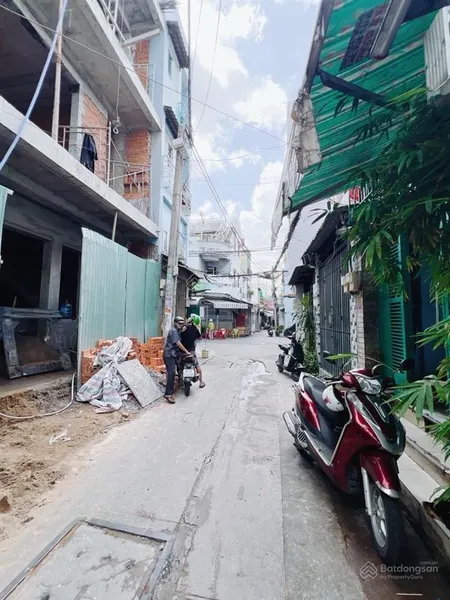 6.5tỷ đoàn văn bơ ngang lớn 5,3m đường trước nhà 5m nhà cũ tiện xây mới theo ý thích 65m2