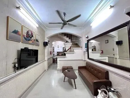 Bán gấp! 7.85 tỷ, 25m2 nhà 5 tầng võ chí công ngõ nông ba gác vào cửa sổ đỏ chính chủ.