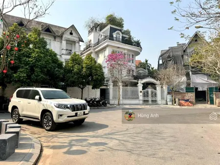 Giảm 4 tỷ giá bán đất tặng biệt thự việt hưng, 4 tầng thô, dt 240m2 mt 13m siêu hiếm