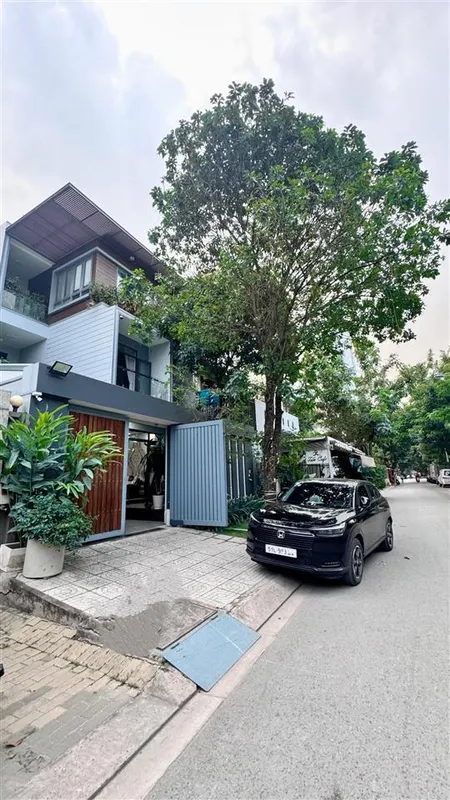 Biệt thự cạnh phú mỹ hưng chủ thiện chí bán 9x18 có gara ô tô trong nhà giá tốt