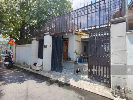 Bán đất tặng nhà xây kiên cố. dt 225.6m2. (9,5x 24m). tc 106.8m2. đường 6m. giá bán 5.2 tỷ tl
