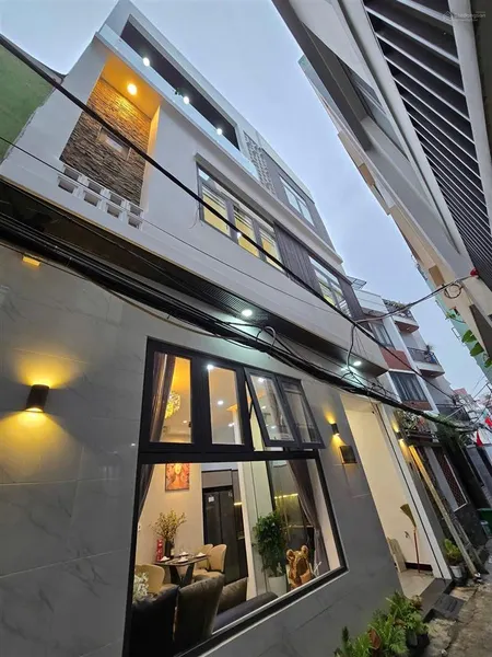 Chính chủ gửi bán nhà 3 tầng full nội thất sau lưng mặt tiền mai lão bạng trung tâm tp đ