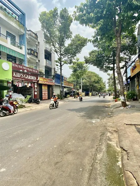 Bán nhà góc 2 mặt tiền kinh doanh quán cafe đông đúc