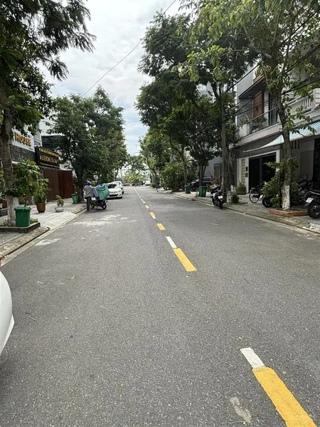 Bán đất biển mt đường 7m5 hà tông huân
