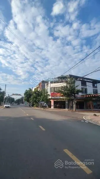 Lô đất đẹp, nằm ngay ngã 4 gần chợ xã cam đường, đường trục chính d1
