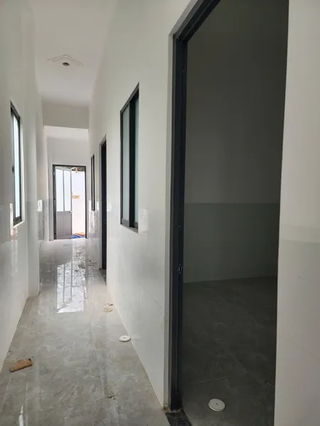 Cần bán nhà gần chợ Thạnh Phú, sổ riêng thổ cư, trả trước 300 nhận nhà