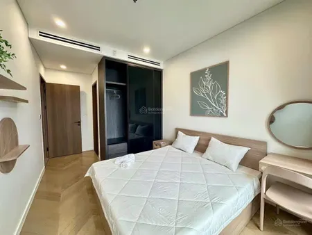 Bán căn 2pn 2wc diện tích lớn 76,8m2, tầng cao, view thành phố giá 10.5 tỷ có sổ hồng