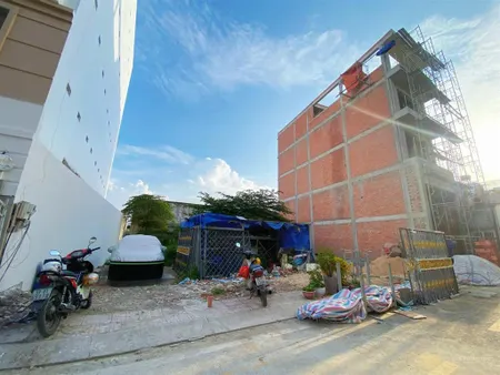 Ngộp bank bán gấp nền 75.6m2, cách co. op mart hương lộ 2 700m, phong thuỷ tốt, sổ sẵn
