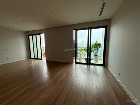 Hàng hiếm, bán căn sân vườn 3pn + 1, dt 150m2 tòa imperia garden, giá 12.9 tỷ. 0936 203 ***
