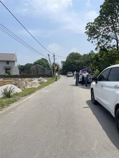 Chính chủ cần bán gấp lô đất gần tt chi nê lạc thuỷ hoà bình, bán sát mặt đường lớn