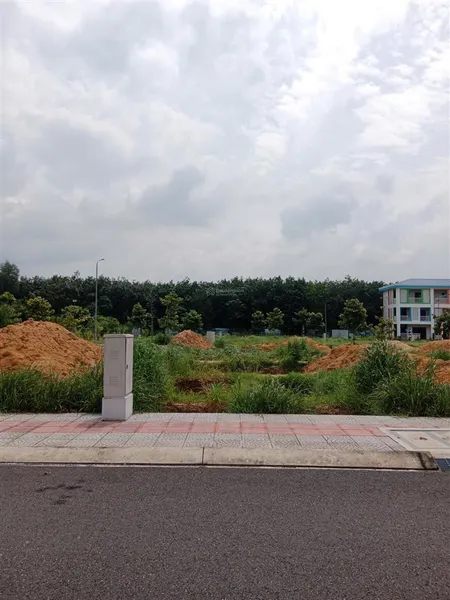 Đất đẹp cần bán để đầu tư , xây nhà hoặc cho thuê 96,7m2, sát kcn vsip 3, đường rộng lớn , shr