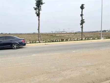 Chuyển nhượng 1 ha đất ở kcn yên phong, bắc ninh. sẵn mặt bằng, bàn giao ngay. giá 4,4 tr/m2