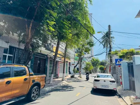 Mặt tiền cao văn bé, cách biển hòn chồng 500m * ngang lô đất rộng gần 10m * giá 12,5 tỷ