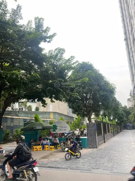 Bán đất mặt phố tt thanh xuân 122,28m2 mt 15m giá 0889 127 ***