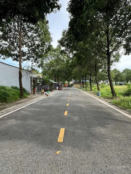 Bán lô đất ngộp ngay khu tđc hoà lợi cách trung tâm tp mới chỉ 1km, dt 150m2, sổ sẵn, full thổ cư